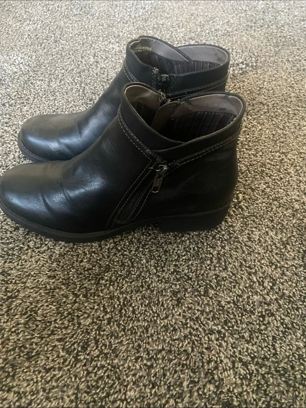 Women’s eurosoft by Sofft Black zip boots size 9M.